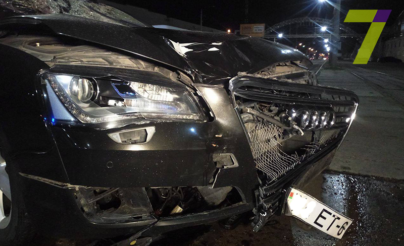 5-1 В Одессе автомобиль на скорости около 150 км/час буквально разорвал мужчину напополам (+18)