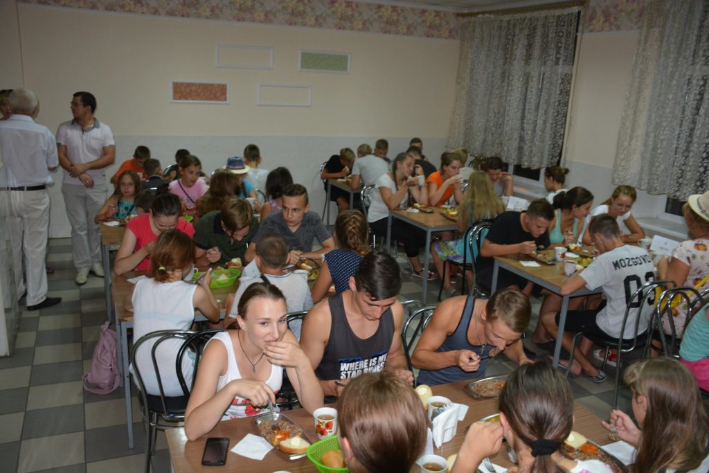 В Одессу из зоны АТО прибыли дети, на оздоровление которых часть своих зарплат перечислили сотрудники ОГА