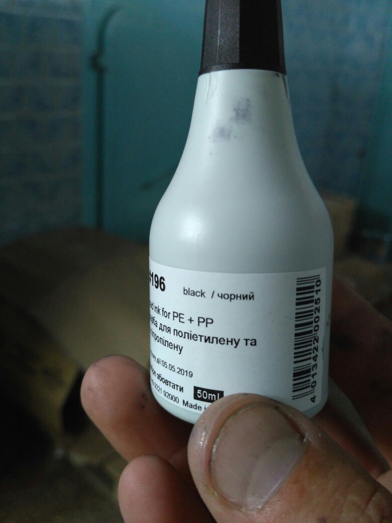 Осторожно - еда! В Измаиле работник склада молочной продукции показал, как сбывают просроченный товар