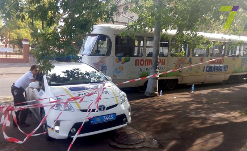 Сегодня утром в Одессе трамвай отрезал девушке обе ноги.