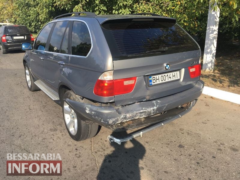 ДТП в Измаиле: на проспекте Суворова перевернулся автомобиль из свадебного кортежа