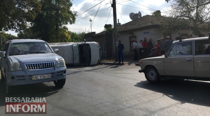 В Измаиле в результате ДТП перевернулся микроавтобус, пострадал 4-летний ребенок