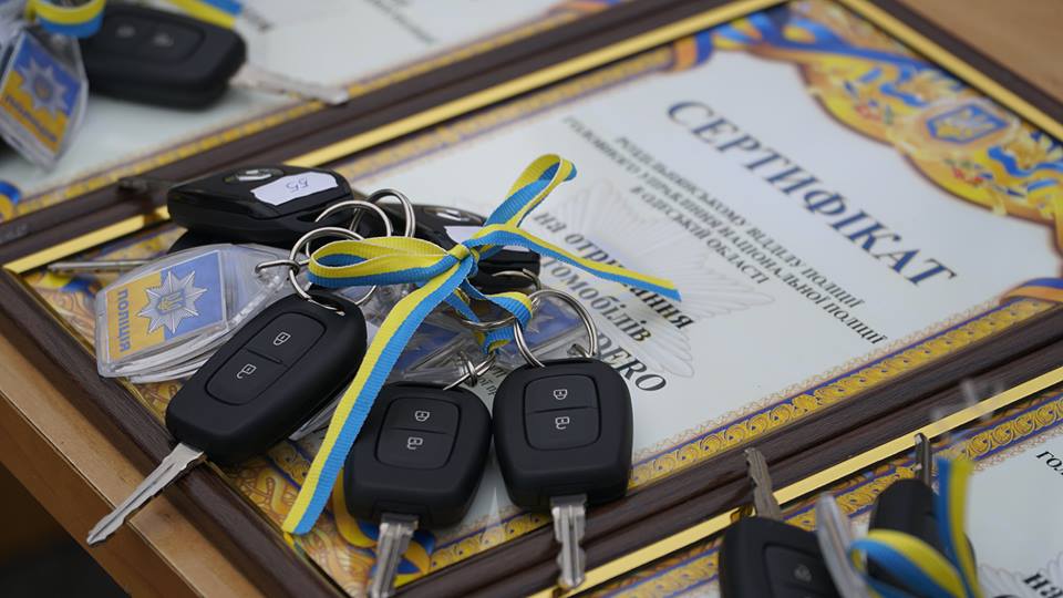 Полицейские «бэтмены» Одесчины получили «крылья»: Максим Степанов передал правоохранителям 77 новых автомобилей