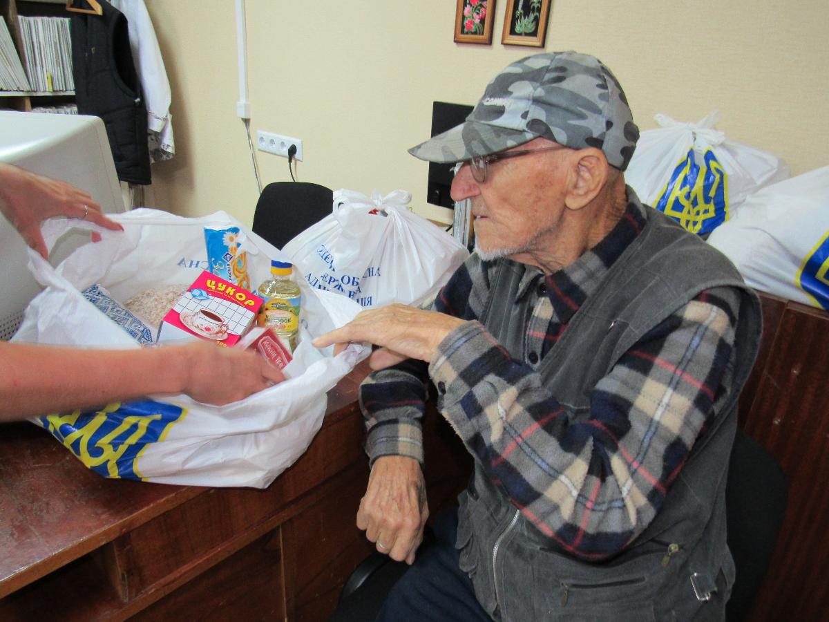 Белгород-Днестровским ветеранам Второй мировой войны по домам разнесли продуктовые наборы