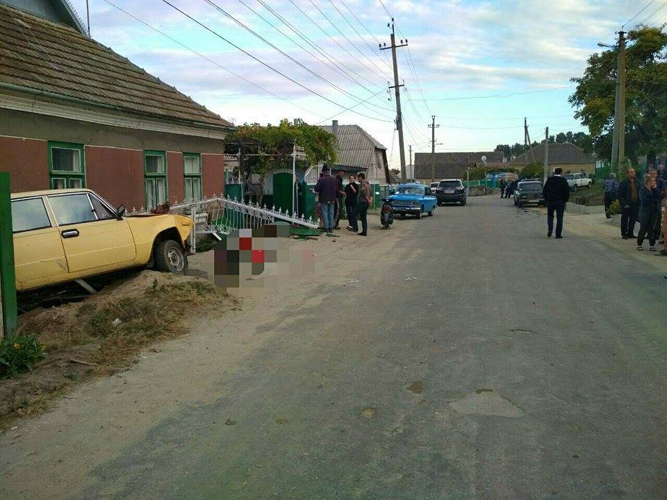 В Болградском районе пьяный водитель убил трех бабушек, сидящих на лавочке возле дома