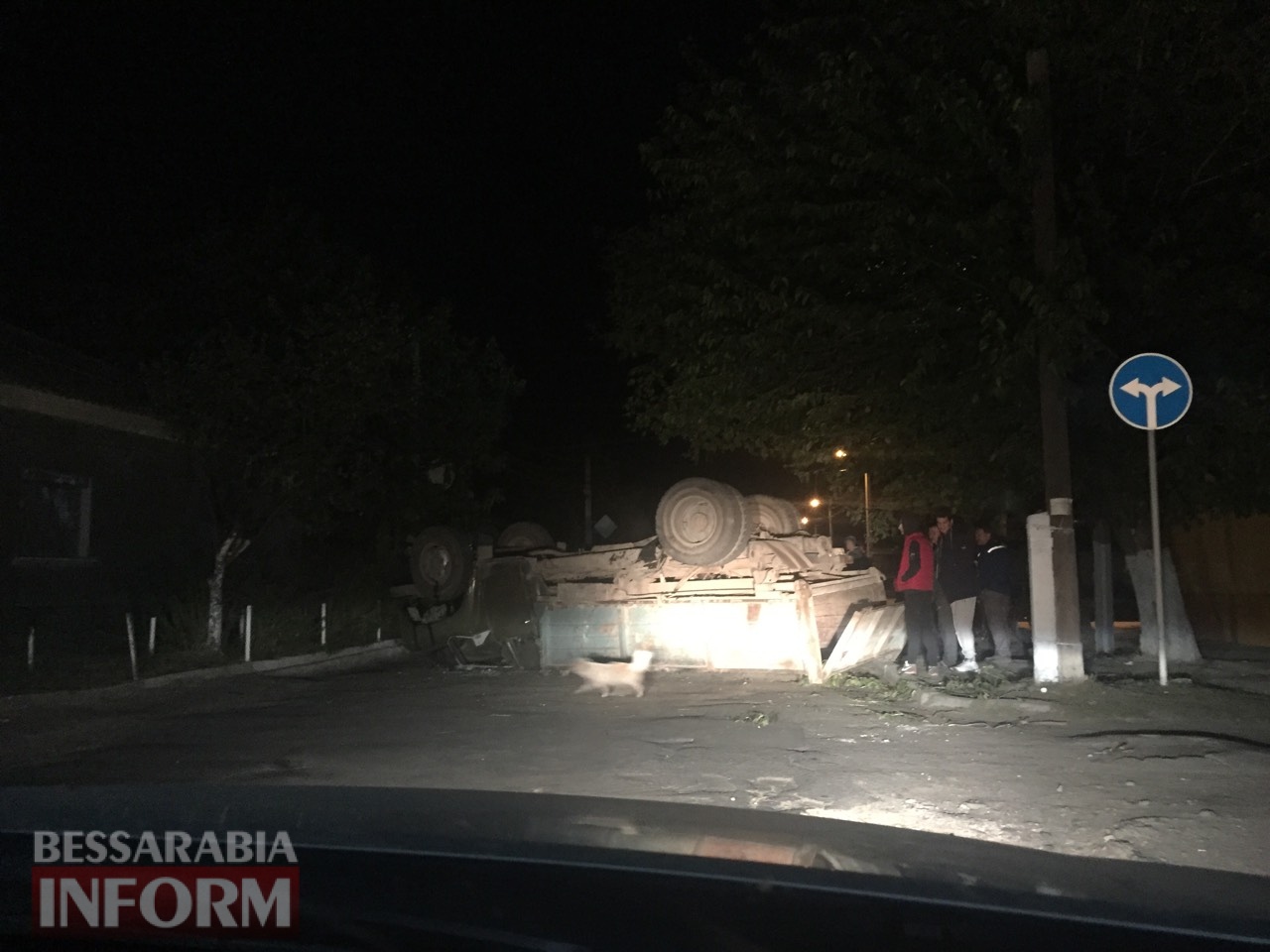 ДТП в Измаиле: возле автостанции микроавтобус Volkswagen Transporter перевернул ЗИЛ