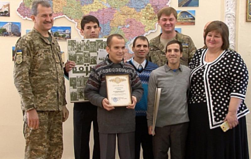 Воспитанники Белгород-Днестровского дома-интерната подготовили для военнослужащих в АТО необычный подарок
