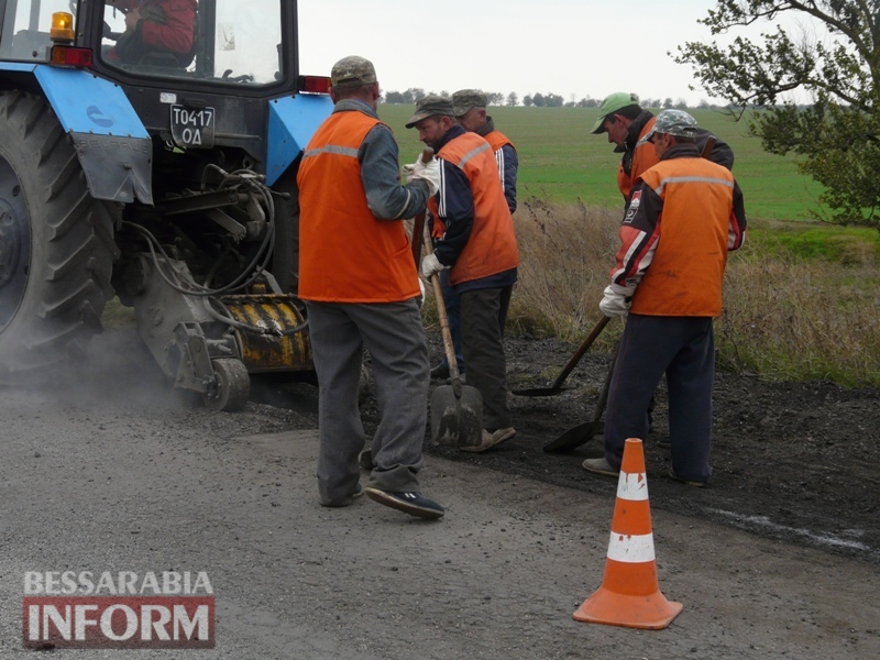 Дорожники ремонтируют дорогу на подъезде к самому крупному селу Измаильского района