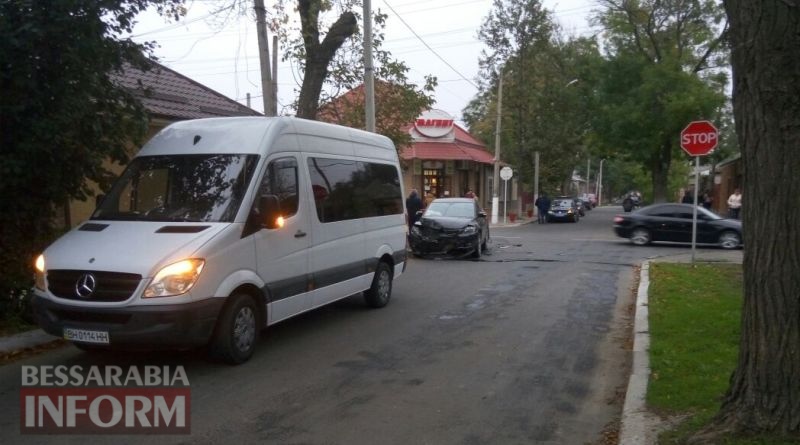 В Измаиле на Белгород-Днестровской столкнулись Mercedes и Mazda