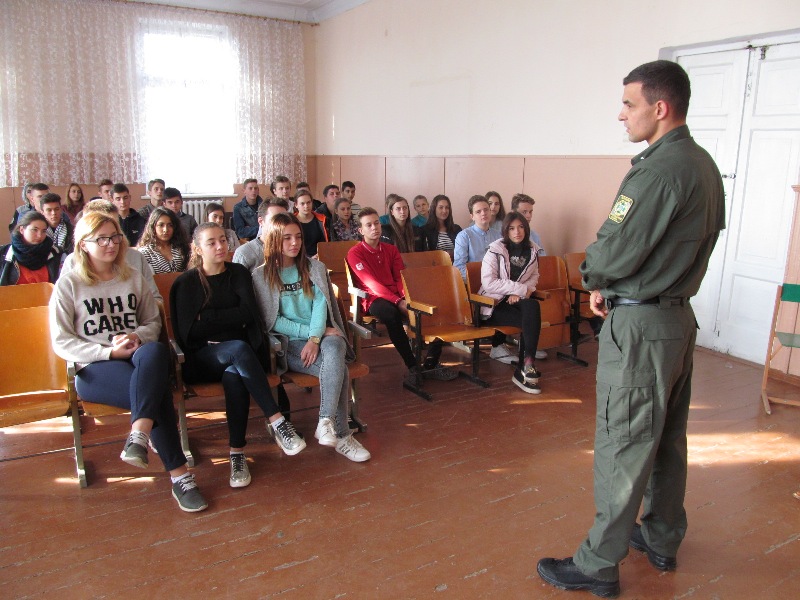 Измаил: пограничники провели профориентационную работу с выпускниками городских школ