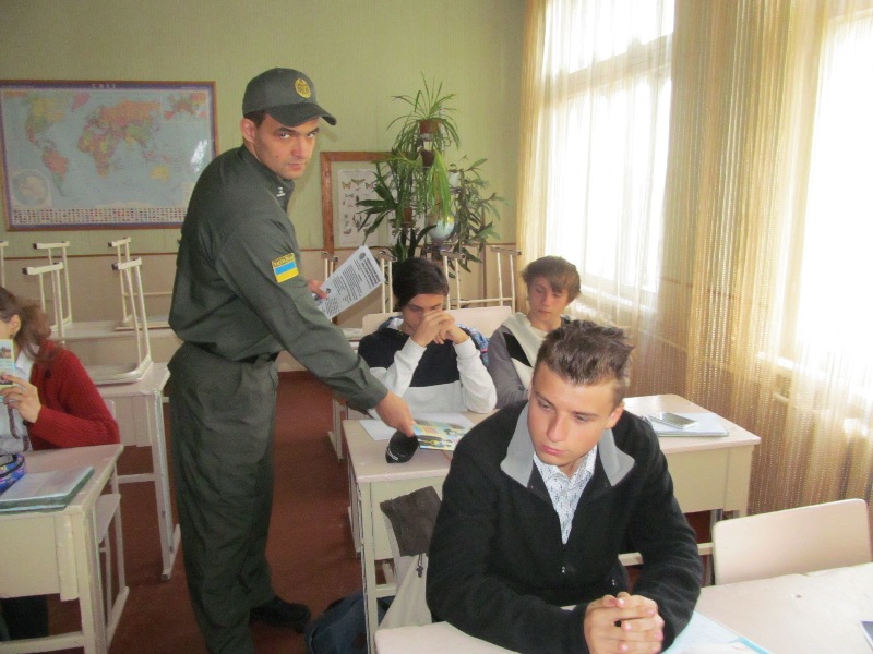 Измаил: пограничники провели профориентационную работу с выпускниками городских школ