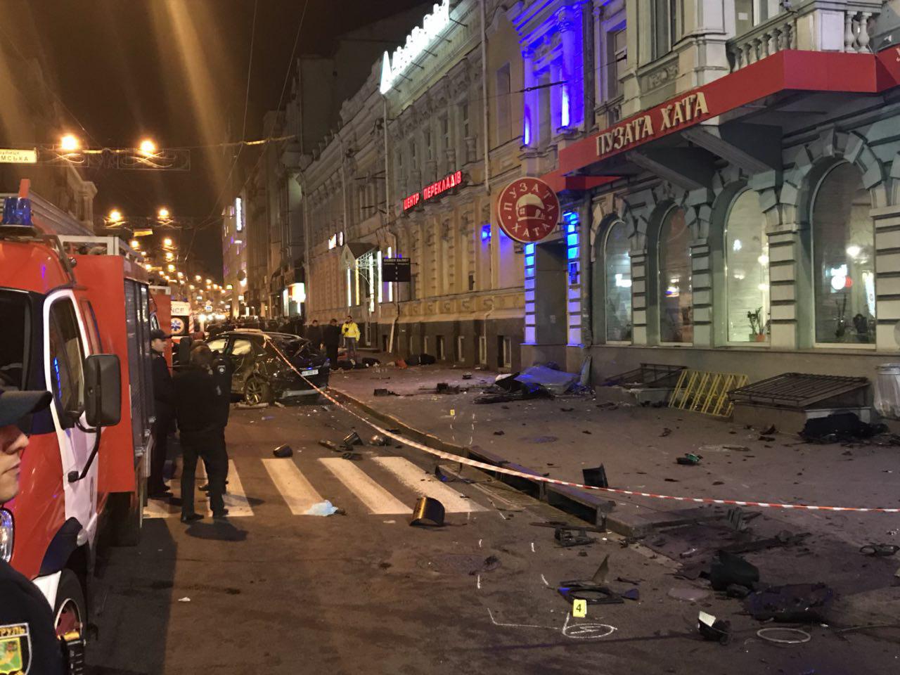 В Харькове 20-летняя студентка на Lexus влетела в толпу людей, пять человек погибло