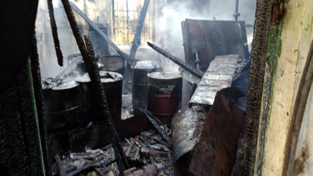 Спасатели ликвидировали возгорание склада с мазутом в районе Измаильского порта