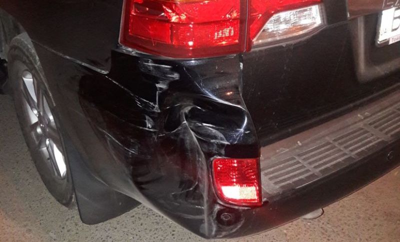 В Измаиле неустановленный водитель совершил ДТП с припаркованным автомобилем и скрылся с места происшествия.