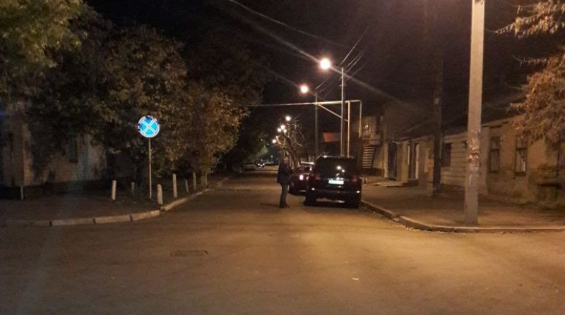 В Измаиле неустановленный водитель совершил ДТП с припаркованным автомобилем и скрылся с места происшествия