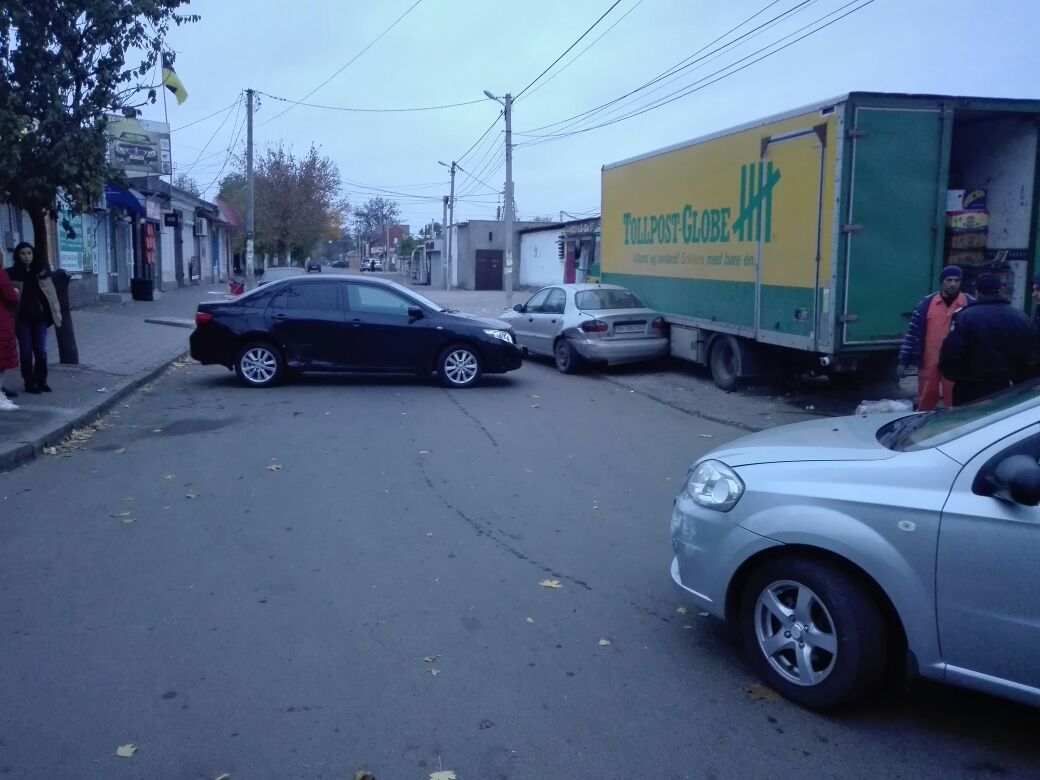 В Измаиле возле Центрального рынка произошло ДТП с участием четырех автомобилей