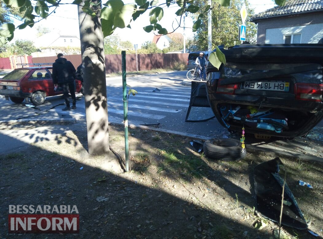 Измаил: на Савицкого в результате ДТП перевернулся автомобиль, есть пострадавшие