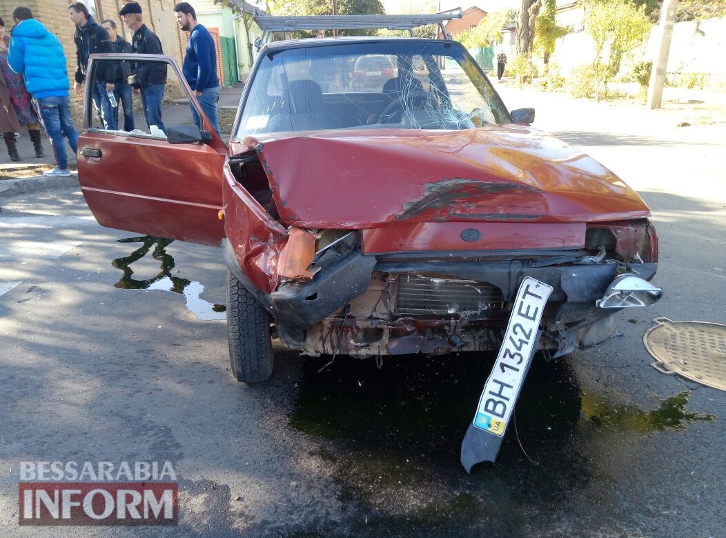 Измаил: на Савицкого в результате ДТП перевернулся автомобиль, есть пострадавшие