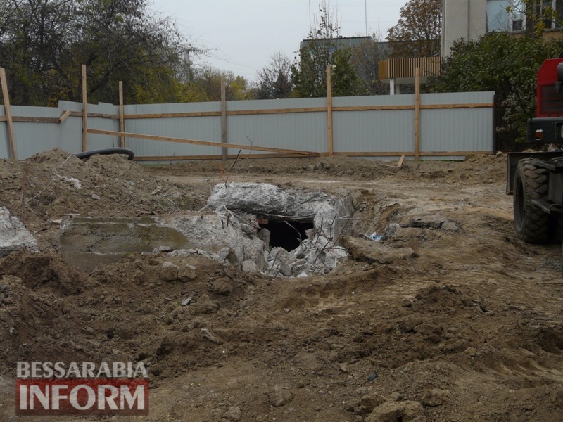 Фотофакт: в Измаиле "бомбят" бомбоубежище ради строительства нового фонтана?