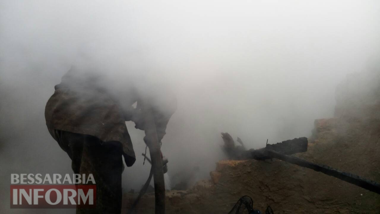 Масштабный пожар оставил измаильскую пенсионерку накануне зимы без крыши над головой