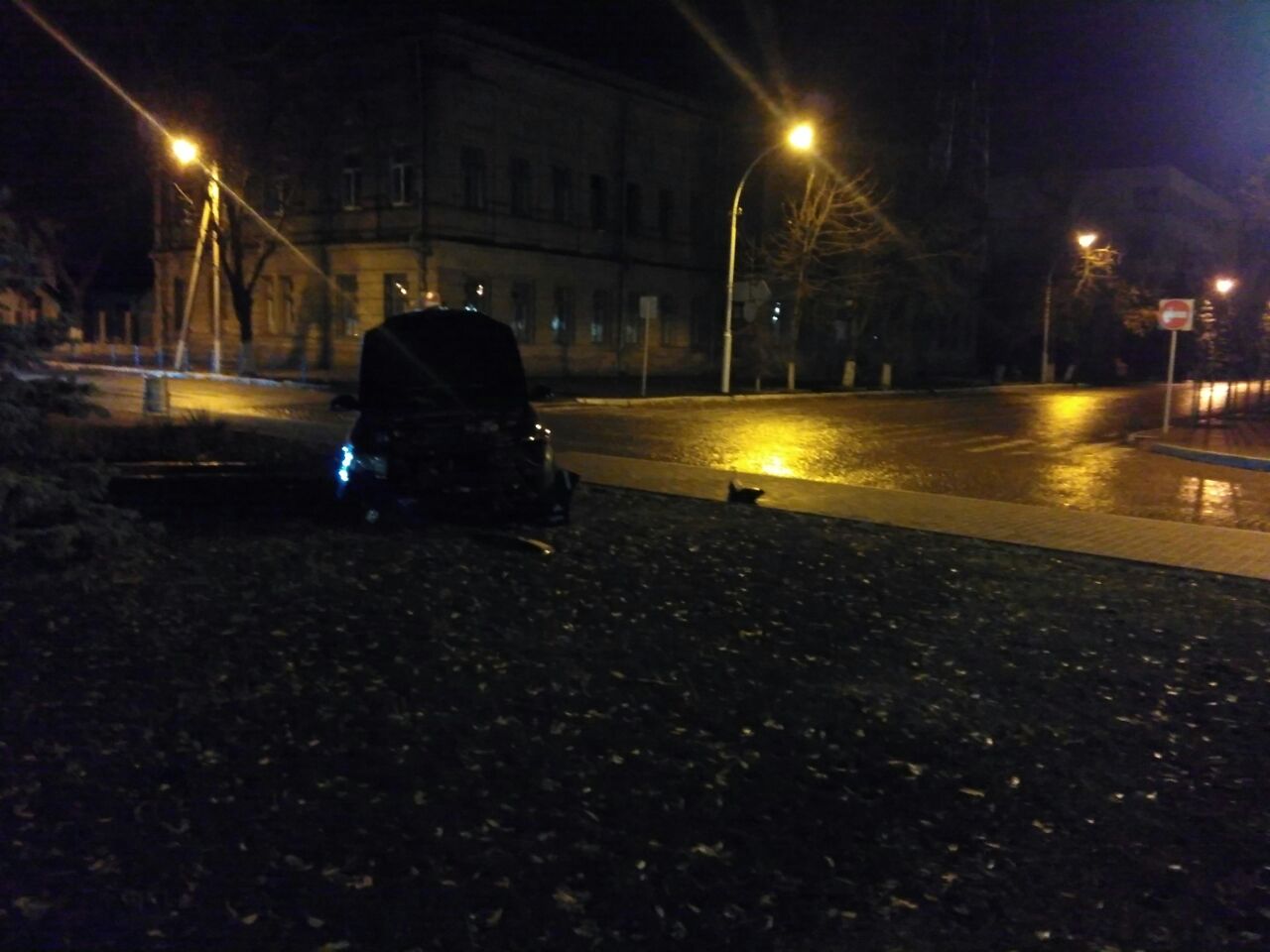 Ночью в Измаиле Skoda едва не въехала в памятник Суворову