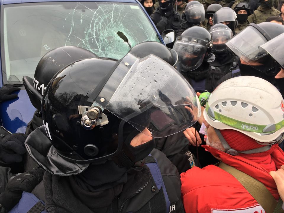 В Киеве ГПУ при поддержке "Альфы" пыталась задержать Саакашвили, но его "отбили" сторонники (обновляется)
