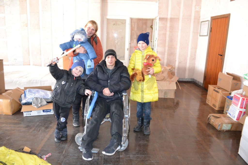 Многодетные семьи Белгород-Днестровского принимают гуманитарную помощь из Калифорнии.