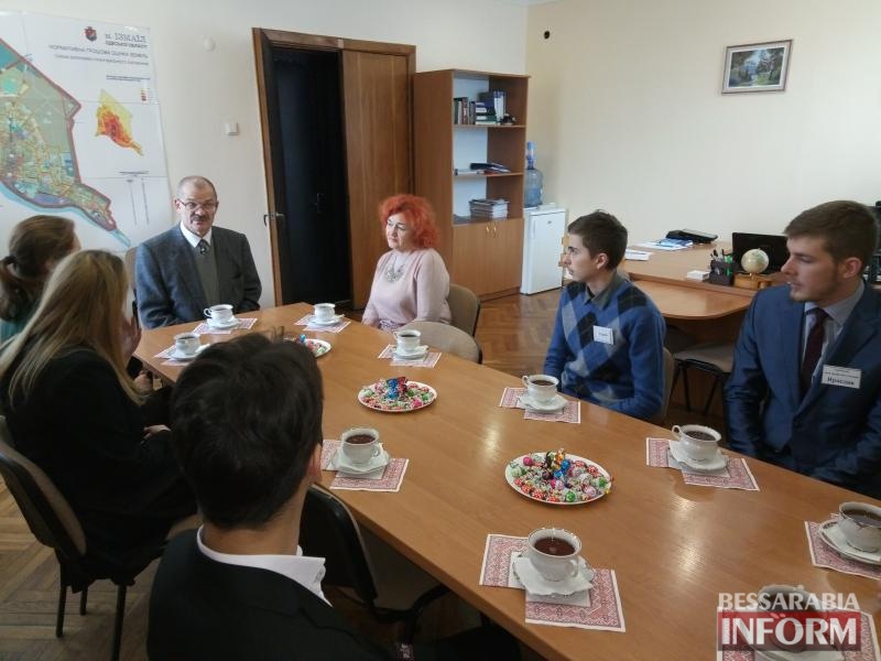 У чиновников за чаем: школьники города Измаила побывали в кабинетах у первых лиц города