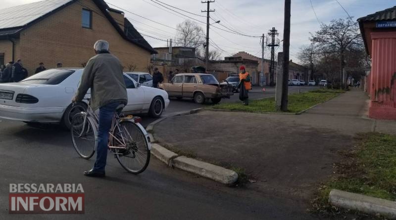 "Тройка" vs "Восьмерка": в Измаиле дорогу не поделили два ВАЗа