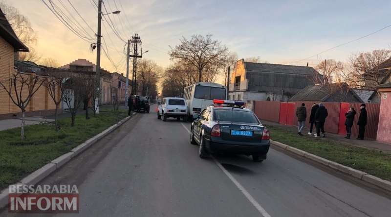 Неудачный обгон: в Измаиле столкновение двух автомобилей и автобуса заблокировало часть улицы Семинарской