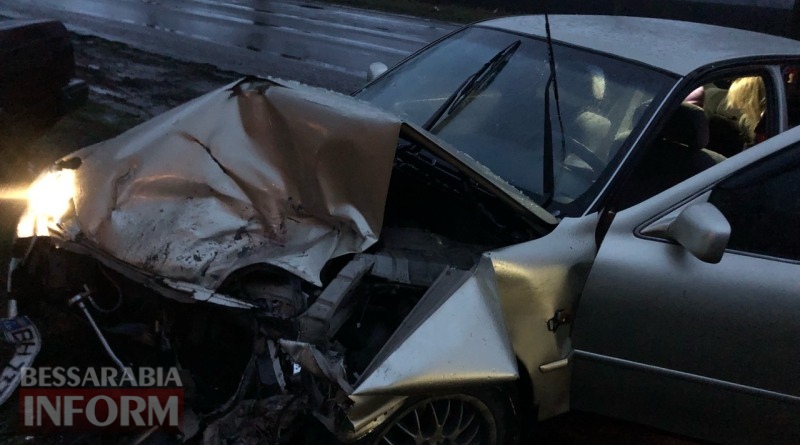 В лобовом столкновении двух авто на трассе Одесса-Рени пострадали двое детей и их мама