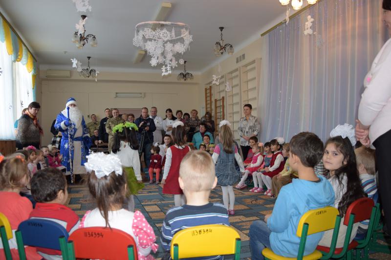 Измаильские пограничники вместе со Святым Николаем поздравили с праздником воспитанников дома ребенка