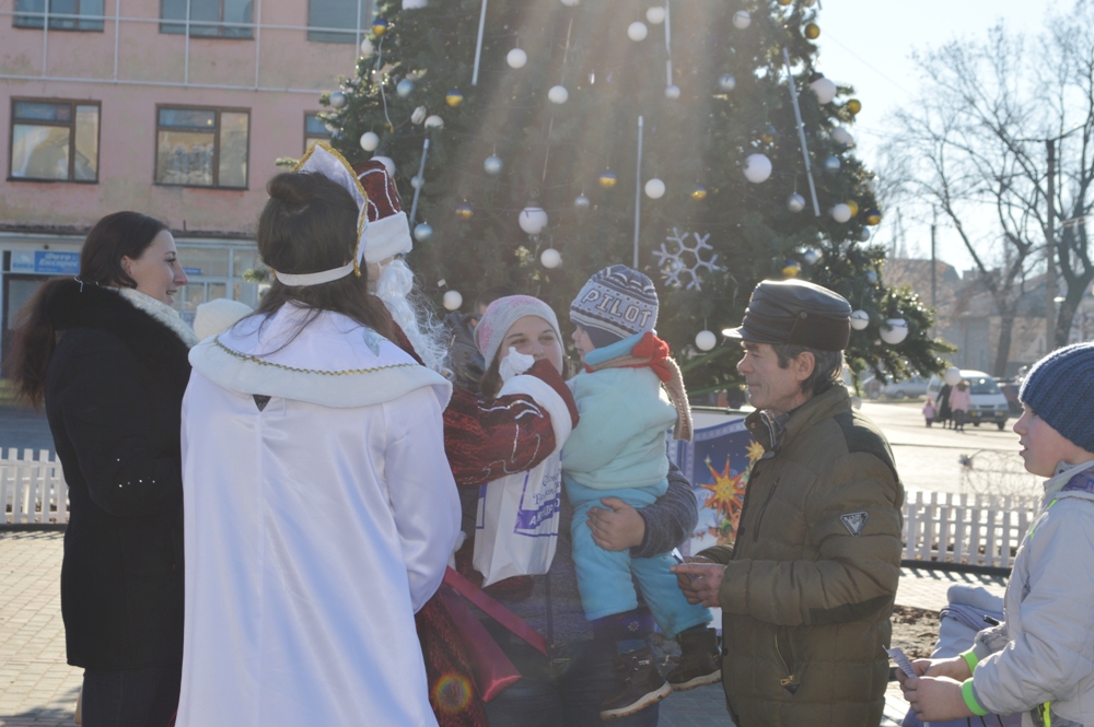 В Килии на Центральной площади дан старт новогодней акции от "Фонда Добра и Любви" (фоторепортаж)