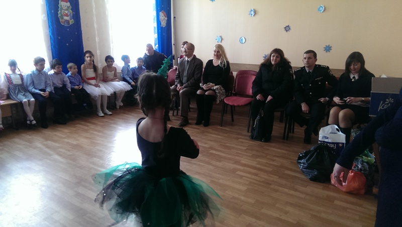 Полицейские Измаила поздравили с Днем Святого Николая малышей в приюте