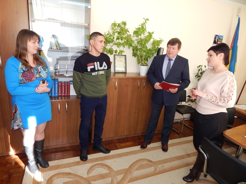 Первые лица Измаильского района вручили ключи от дома парню-сироте из Лощиновки.