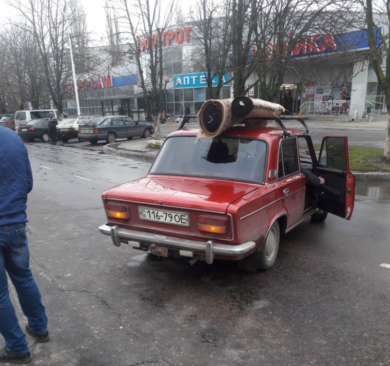 В Измаиле возле "Росинки" не разъехались ВАЗ-2103 и Subaru