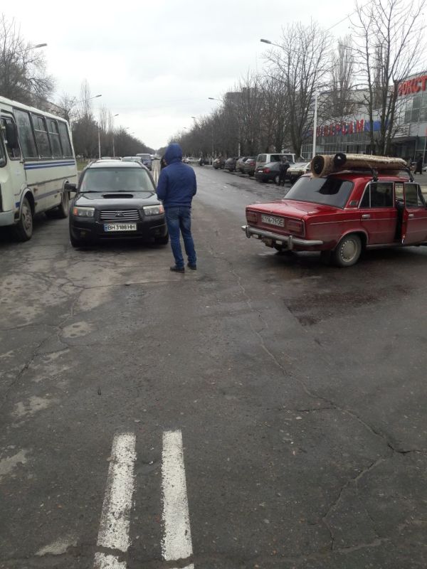 В Измаиле возле "Росинки" не разъехались ВАЗ-2103 и Subaru