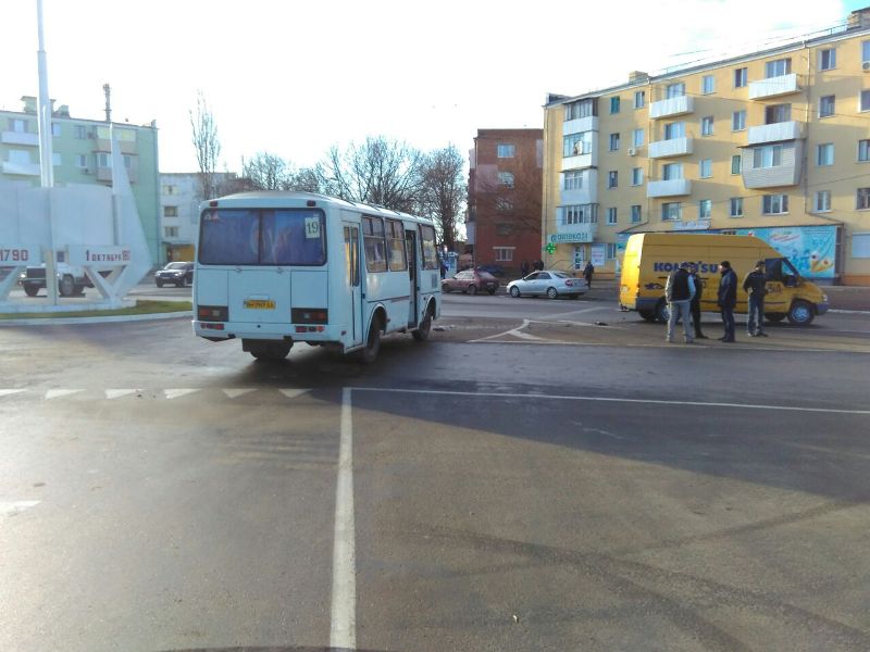 В Измаиле на площади Мира в аварию попал маршрутный автобус