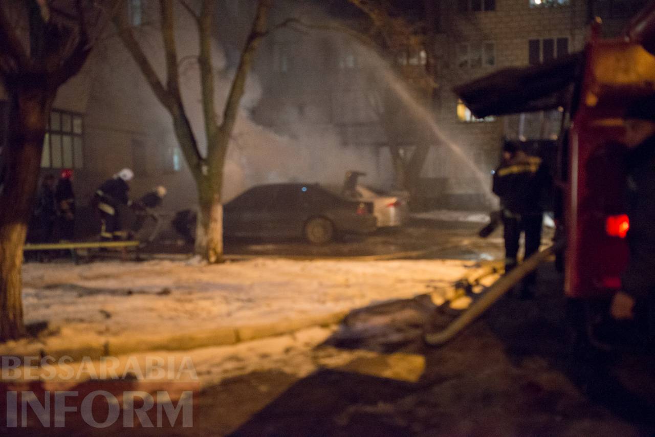 В Измаиле загорелся автомобиль. Очевидцы утверждают, что слышали взрыв