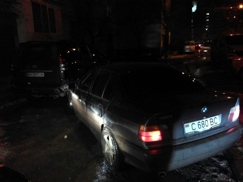 Полицейская погоня в Измаиле: пьяный на BMW врезался в припаркованную Toyota Prado