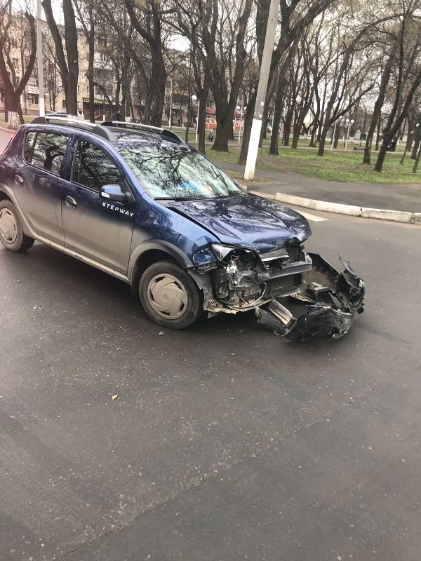 Авария на проспекте Суворова в Измаиле: Renault не уступило KIA
