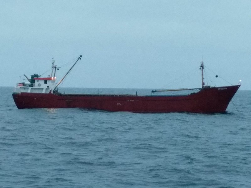 В Черном море задержали иностранное судно с контрабандой: военным пришлось открыть предупредительный огонь