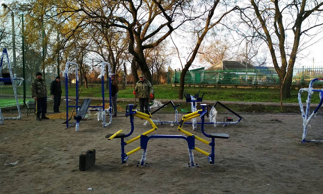 Спокойствие - тренажеры на месте: болградцы встревожены исчезновением тренажеров с площадки возле гимназии