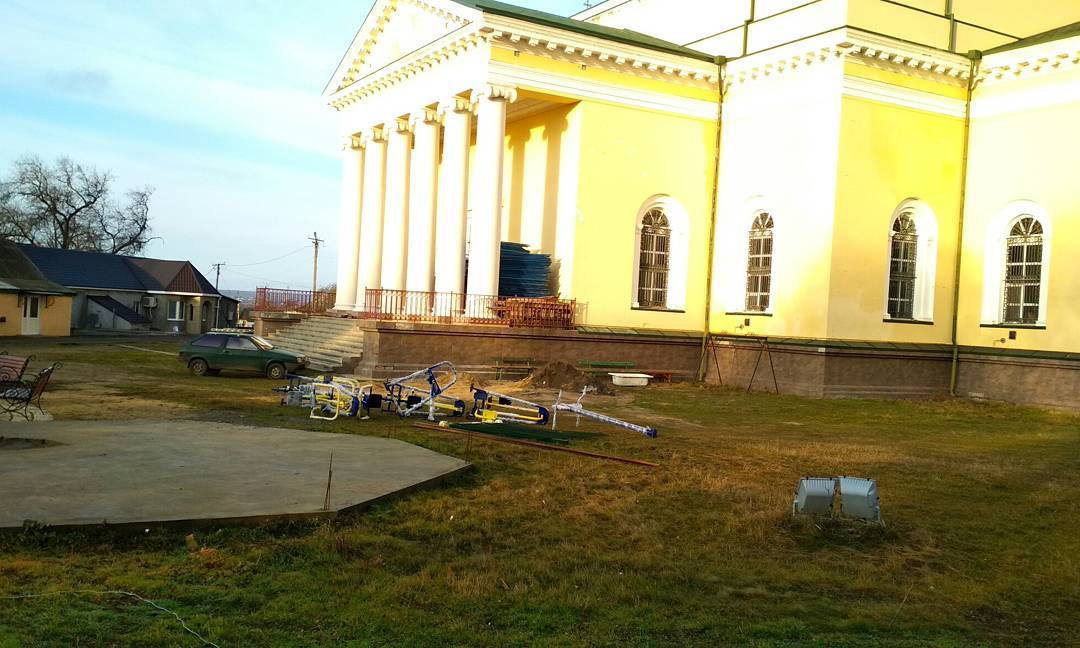Спокойствие - тренажеры на месте: болградцы встревожены исчезновением тренажеров с площадки возле гимназии