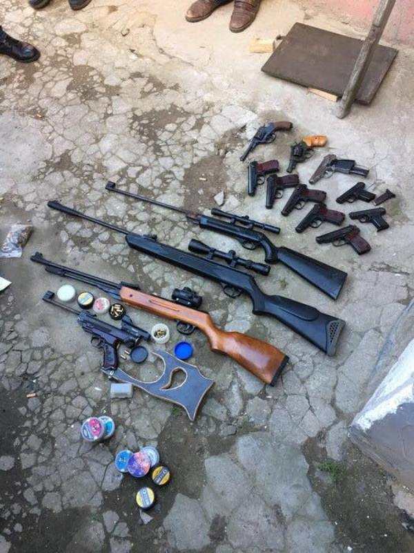 Житель Белгород-Днестровского реставрировал и переделывал на боевое травматическое оружие для продажи