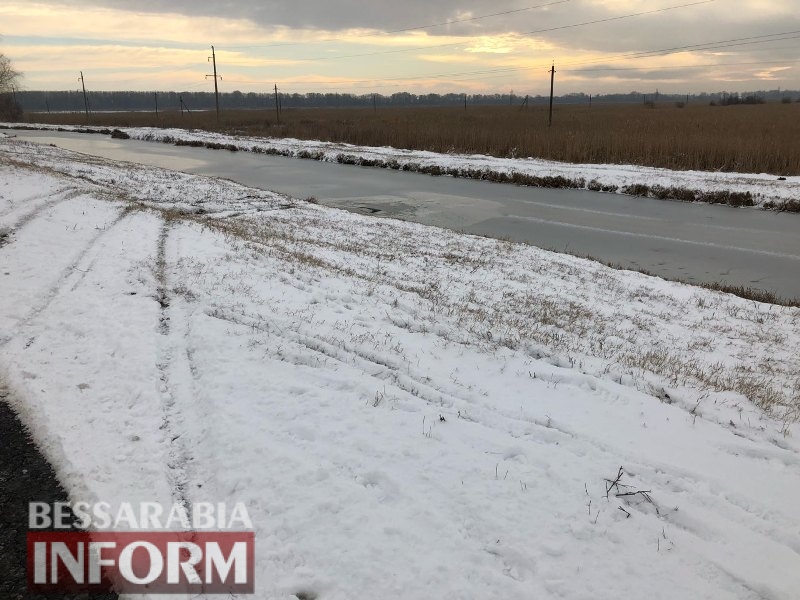 Измаильский р-н: между селами Старая Некрасовка и Кислицы в канале утонул автомобиль (обновлено)