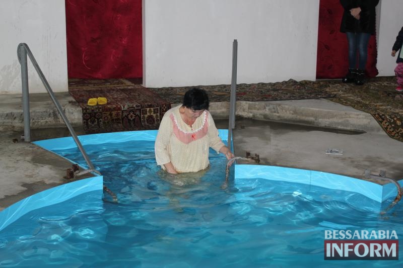В Измаиле на Крещение горожане пополняли запасы священной воды и окунались в Дунай.