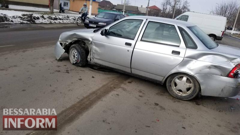 Авария в Измаиле: столкнулись ВАЗ и Mercedes-Benz, один человек попал в больницу