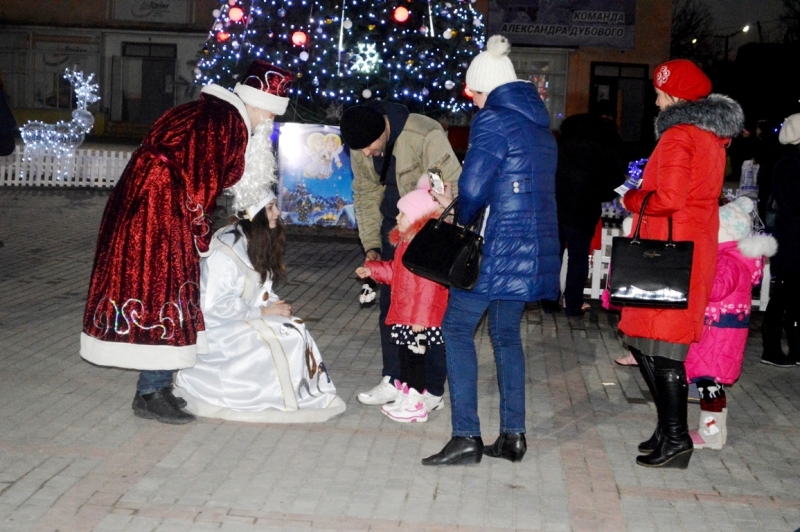 Во время новогодней акции от "Фонда Добра и Любви" детям Килийского района было вручено более 12 тысяч подарков