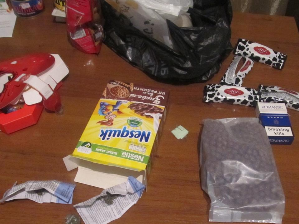 Собака белгород-днестровских пограничников учуяла марихуану у пешего украинца в «Nesquik» и конфетах
